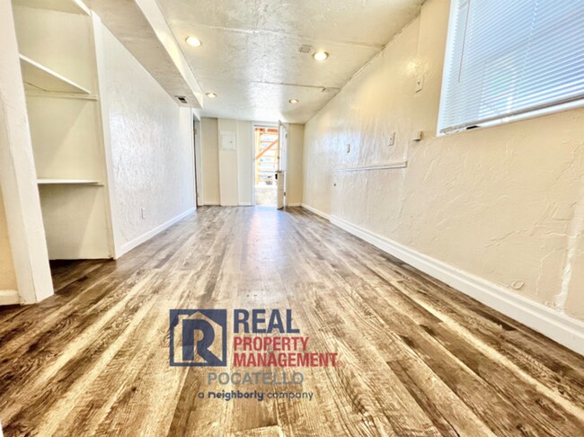 Foto del edificio - Cozy 1 Bedroom 1 bath basement apartment