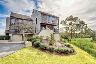 Building Photo - 345 Bradley Dr