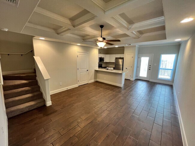 Foto del edificio - **COMING SOON** BEAUTIFUL 3 bedroom 2.5 ba...