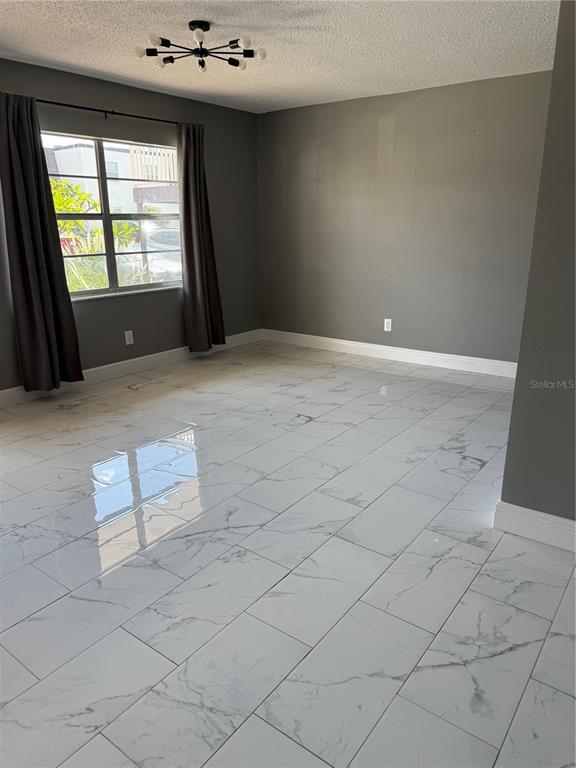 Foto del edificio - 9125 Tudor Dr