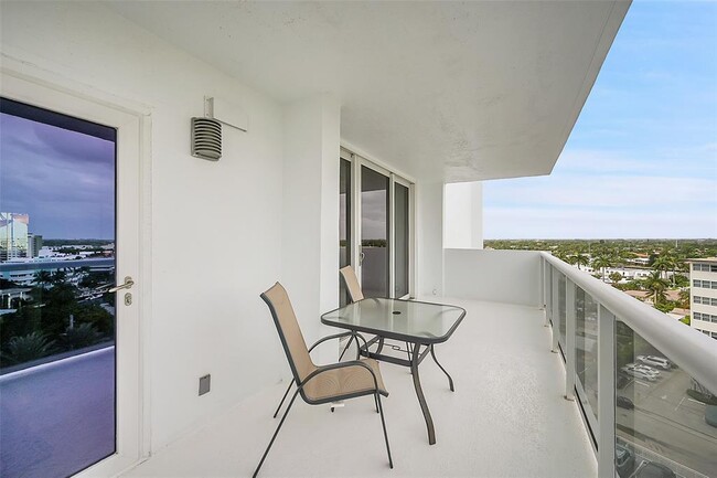 Foto del edificio - 2715 N Ocean Blvd