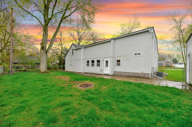 Patio exterior - 34616 Pinetree St