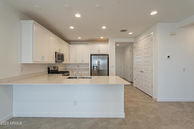 Building Photo - 2079 W Sierra Sunset Trail