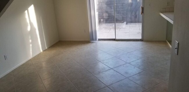 Foto del edificio - 2252 N Indian Canyon Dr