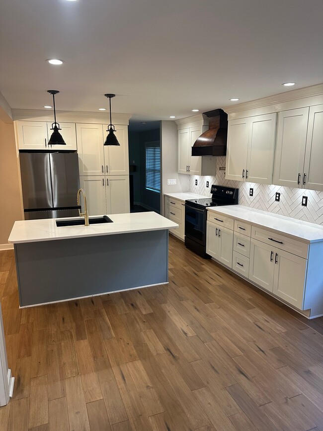 Foto del edificio - 15731Pypers Pointe Dr