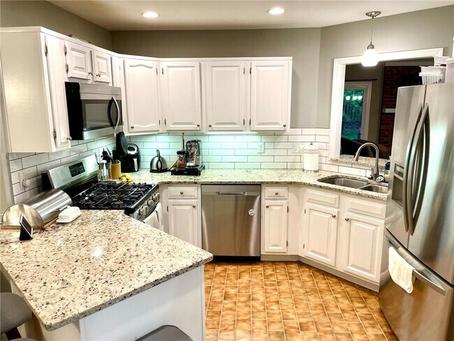 Foto del edificio - 4148 Fawn Ct NE