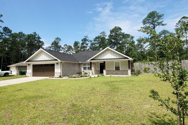 Building Photo - Newer Home in great South Crestview Location