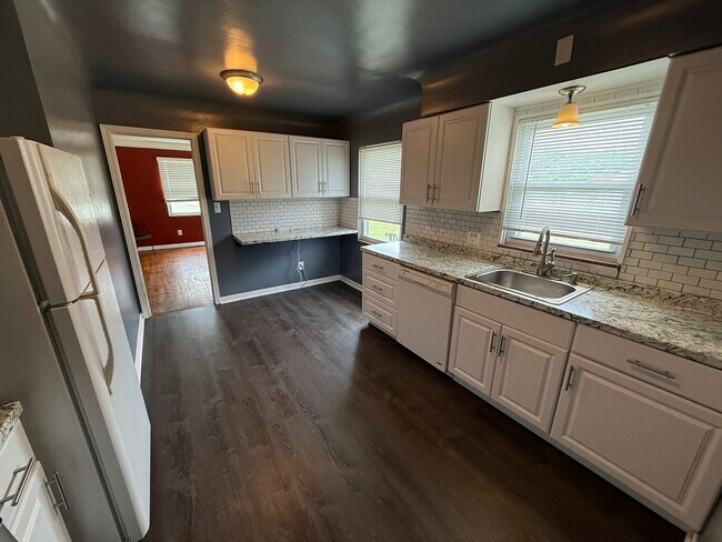 Foto del edificio - 22420 Lilac St