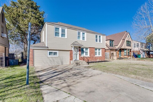 Building Photo - 2421 NW 18th St