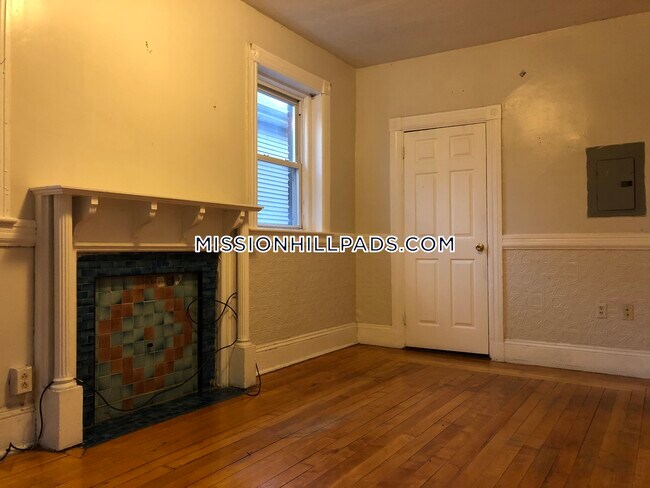 Building Photo - 37 Forest St