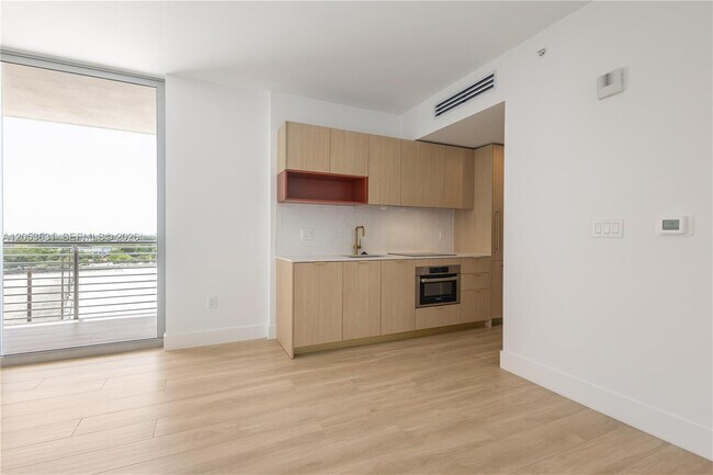 Foto del edificio - 90 NE 32nd St