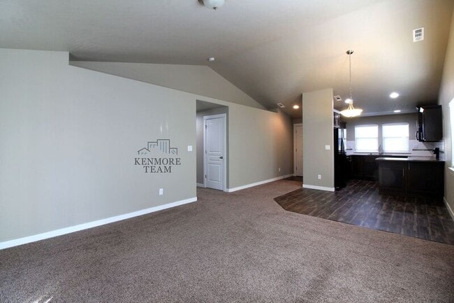 Building Photo - 680 Marysville Way