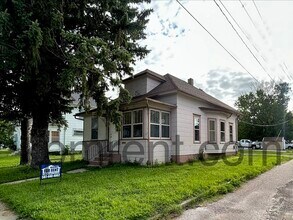 Building Photo - 506 7th St NE