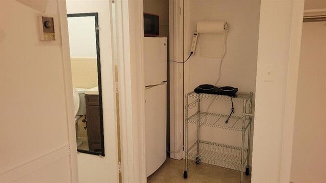 Building Photo - 728 SE 19th Ave