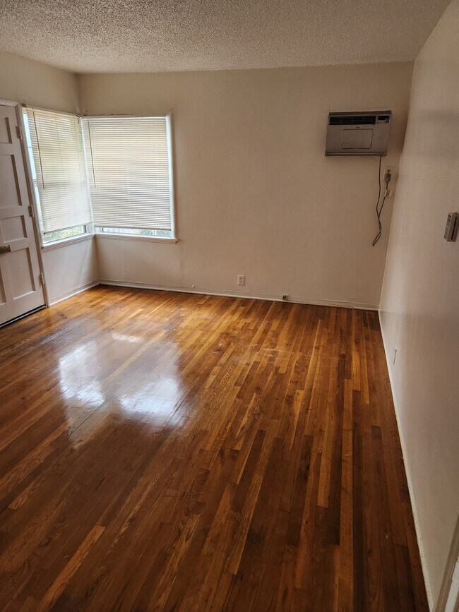 Sala de estar - 14460 Dickens St