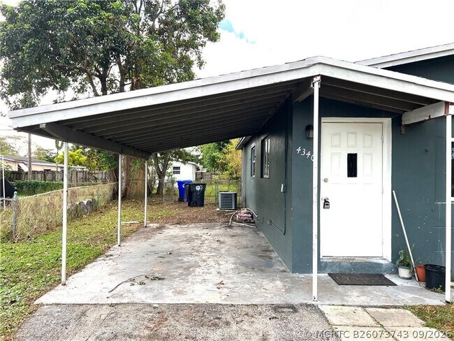 Building Photo - 4340 NW 59th Ct