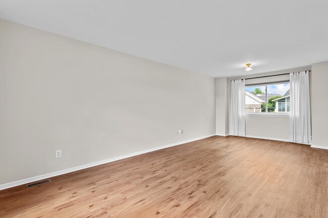 Building Photo - 4051 Sarah Ann Dr