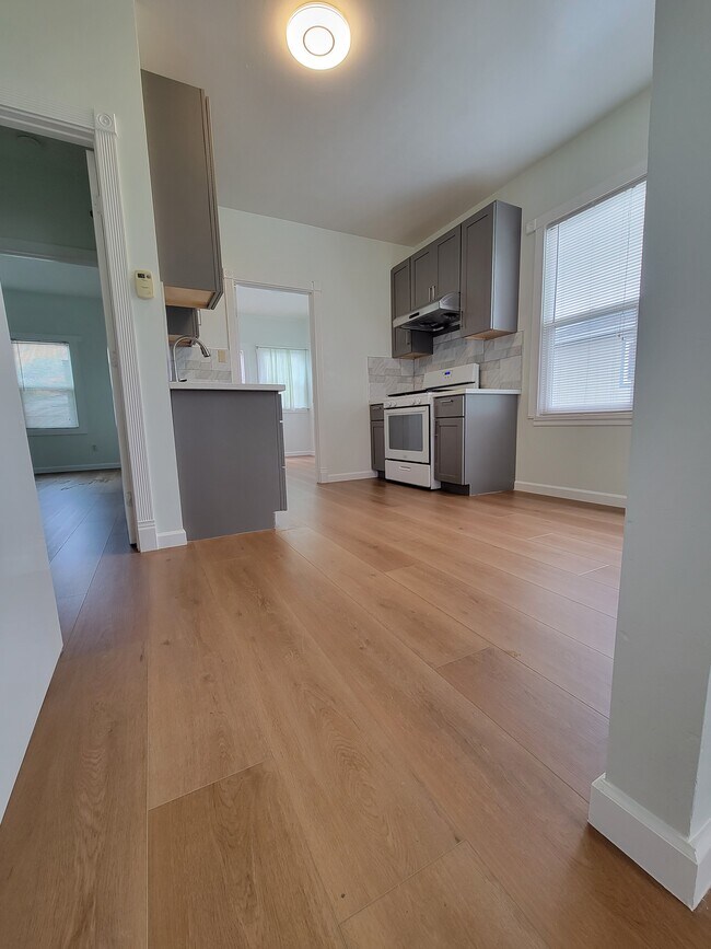 Foto del edificio - 614 Grand Ave