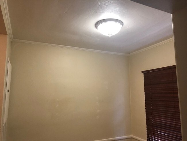 Foto del edificio - NOW AVAILABLE - CLEAN 1 BEDROOM, 1 BATH