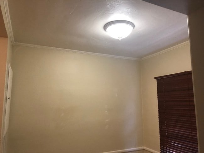 Building Photo - NOW AVAILABLE - CLEAN 1 BEDROOM, 1 BATH