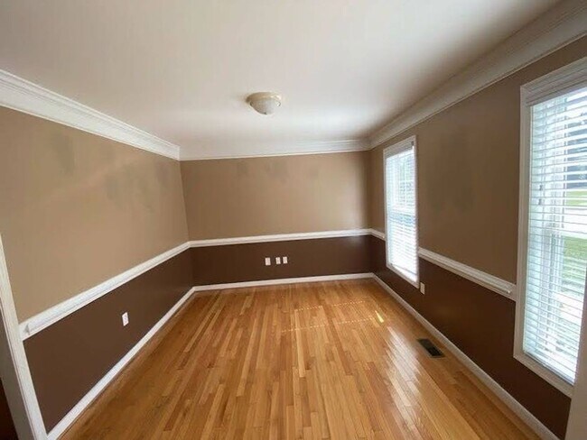 Building Photo - Bayhill Pointe - 4 Bedroom 2 1./2 Bath Col...