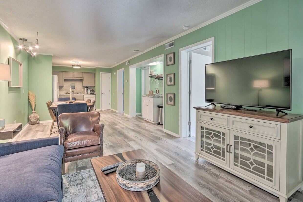 Primary Photo - "Charming 2 Bed/2 Bath Condo on Hilton Hea...