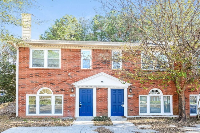 Photo - 1301 Sweet Pine Dr House