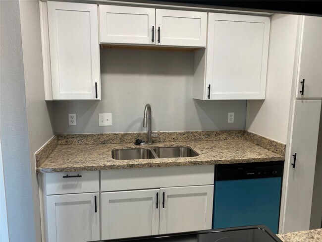 Foto del edificio - 8431 Hearth Dr