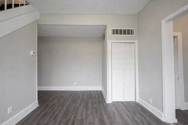 Building Photo - 19 S Tuxedo St