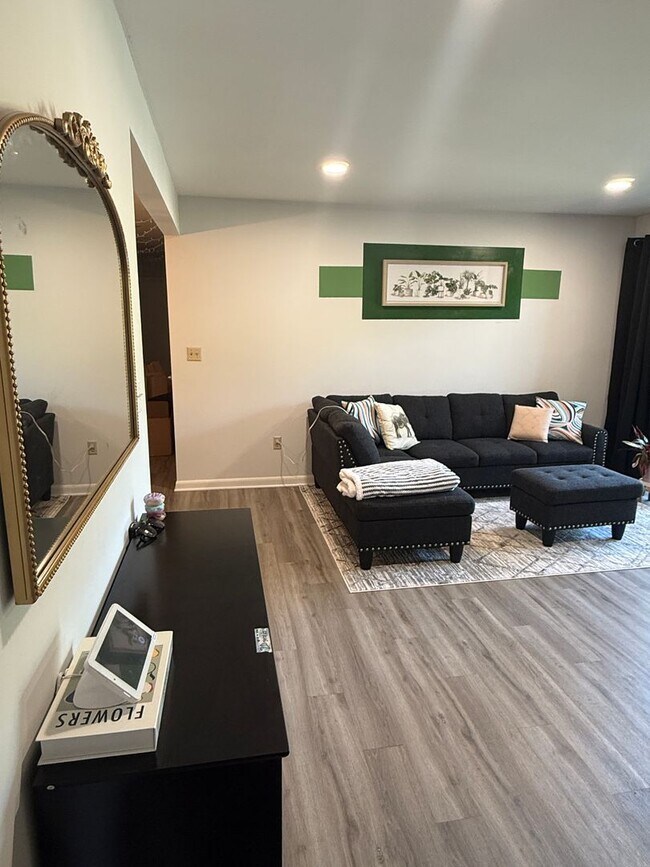 Foto del edificio - Fully Furnished Condo with community pool