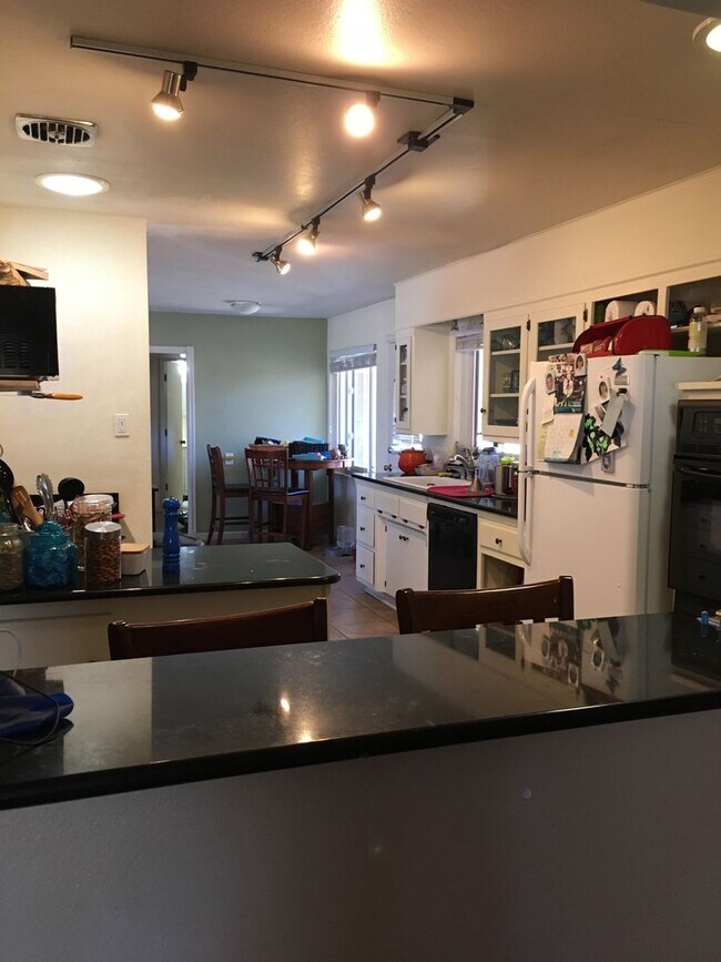Building Photo - NOB HILL 1800/sf 3/BD 2 & 3/4-BA 2/CG