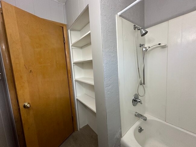 Building Photo - 3207 Mt Vernon Rd SE