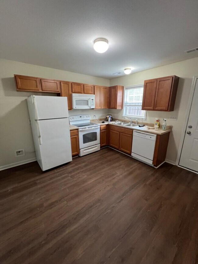 Building Photo - 2037 Pony Farm Rd