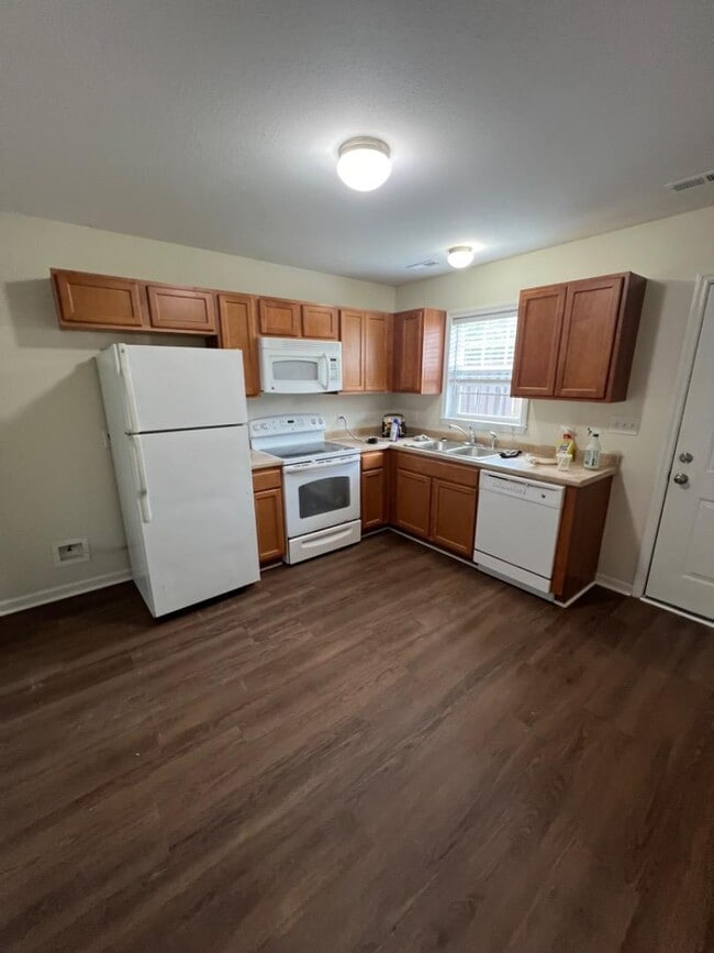 Foto del edificio - 2037 Pony Farm Rd