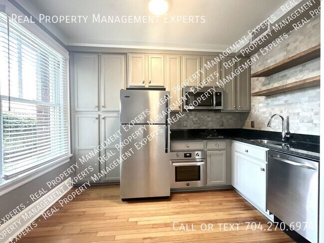 Foto del edificio - Stunning 1BR/1BA Condo in the Heart of Cha...