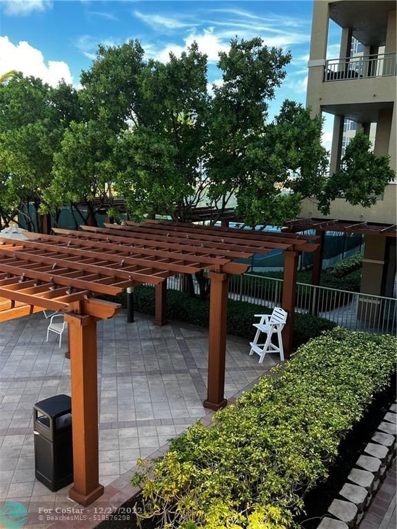 Building Photo - 2080 S Ocean Dr