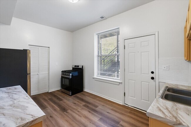 Foto del edificio - 3604 W 15th St