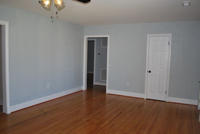 Building Photo - 3001 Putney Rd