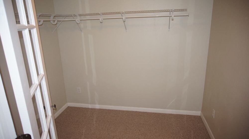 Building Photo - Lovely 2BD 2BA TWNHM STEPS FROM ASPEN GROVE