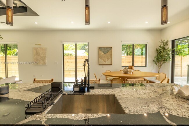 Foto del edificio - 8850 NE 8th Ct