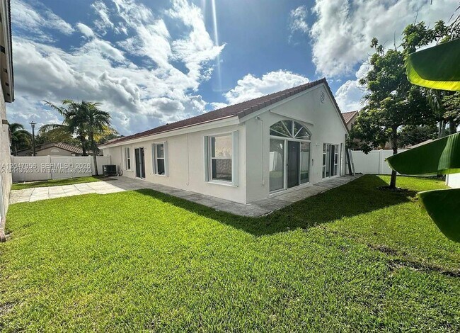 Foto del edificio - 18171 NW 18th St