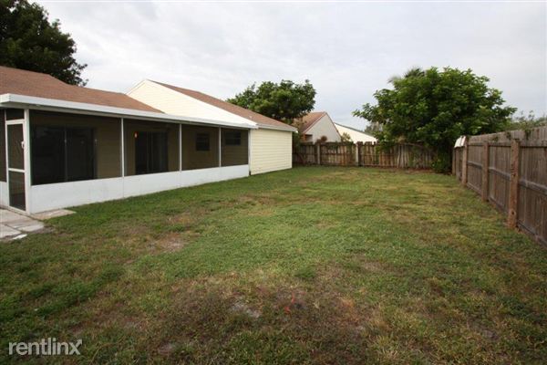 Building Photo - 7935 Bishopwood Rd