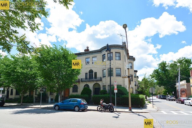 Foto del edificio - 922 Beacon St