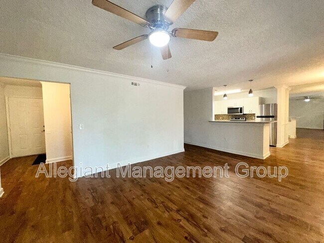 Building Photo - 3983 Versailles Dr