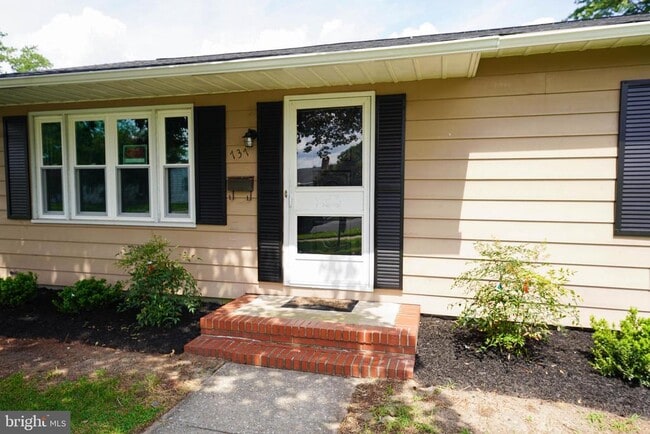 Foto del edificio - 737 Magnolia Dr