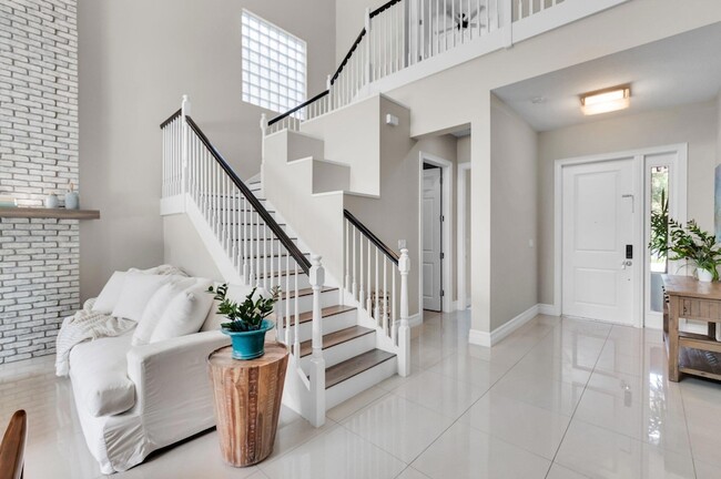 Building Photo - 9385 Eden Roc Ct
