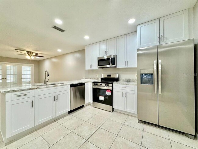 Foto del edificio - 2145 Corbin Pl