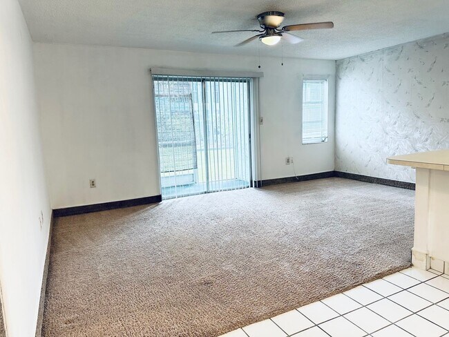 Building Photo - Charming 1br/1ba condo in Tradewinds compl...