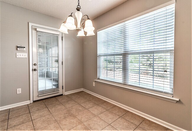 Foto del edificio - 111 NW Wittington Ln