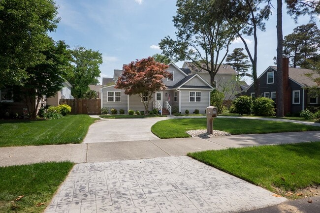 Building Photo - Immaculate 3 bedroom 2 bath bungalow at Oc...
